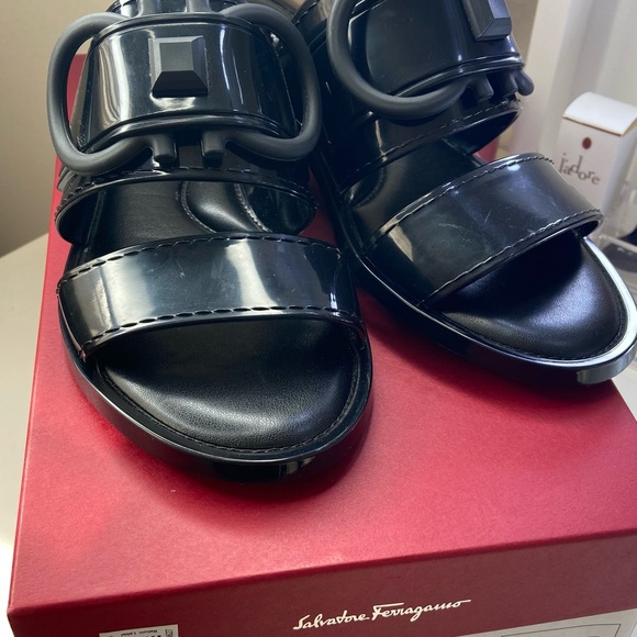 Salvatore Ferragamo 🩴 - Picture 2 of 7